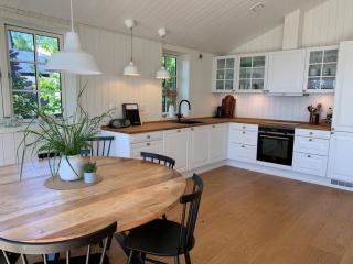 Beautiful Holiday Home From 2021 With A Lovely Seaview - 1