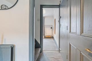 Elegant House 4 BDR - Parking - Long term Stays - 2