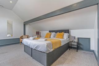 Up-to-date 4-Bed Home with Parking & WIFI - Perfect for Families & Contractors - 4