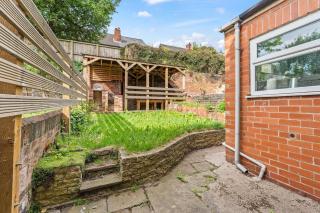 Up-to-date 4-Bed Home with Parking & WIFI - Perfect for Families & Contractors - 1