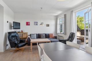 Holiday Apartment For 4 With Shared Pool - 1