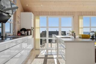 Lovely Holiday Home With Sea View - 5