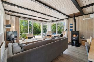 Lovely Family Cottage Near Child-Friendly Beach - 9