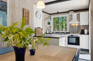 Lovely Family Cottage Near Child-Friendly Beach - 2