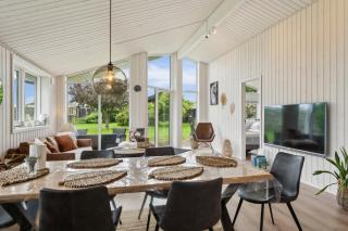 Cosy Summerhouse Near The Waterfront - 2