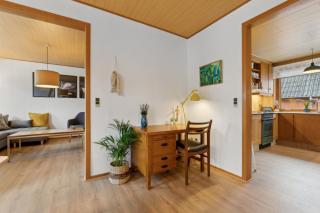 Spacious Holiday Home Near The Beach - 6