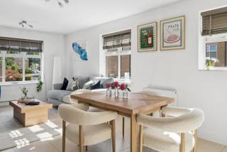 Virginia Water - 2 Bed & Parking - By Tempstay - 4