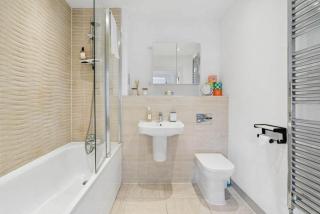 Virginia Water - 2 Bed & Parking - By Tempstay - 3