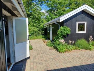 Cozy Cottage With Wilderness Bath - 5