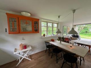 Cozy Thatched Cottage With Modern Décor - 5