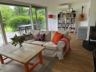 Cozy Thatched Cottage With Modern Décor - 3