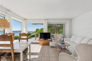 Lovely Beach House With Panoramic View - 4