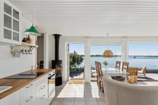 Lovely Beach House With Panoramic View - 3
