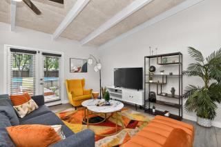 Vibrant House w Great Backyard Pool and Jacuzzi - 6