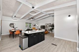 Vibrant House w Great Backyard Pool and Jacuzzi - 7