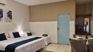Suítes privativas, camas confortáveis, piscina, churrasqueira e playground. Com café da manhã. - 2