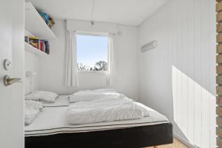 Idyllic Holiday Home Near Cliffs And Beach - 1