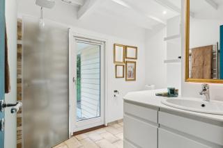 Renovated Gem With View And Sunny Terraces - 7