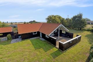 Cozy Cottage Near Beach With Fenced Garden - 9