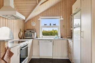 Cozy Cottage Near Beach With Fenced Garden - 8