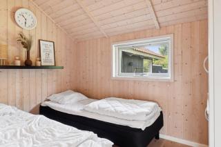 Cozy Cottage Near Beach With Fenced Garden - 1
