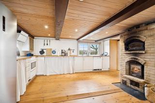 Country Stay In Cosy Farmhouse With Horses - 1