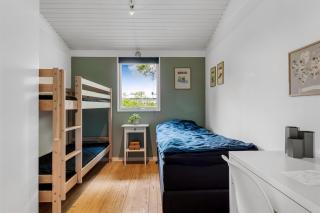 Family-Friendly Activity House By The Sea - 4