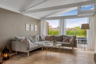 Family-Friendly Activity House By The Sea - 3