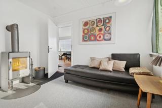 Centrally Located Townhouse With Portseaviews - 9