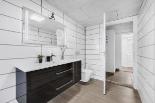 Charming Holiday Home With Plenty Of Space - 2