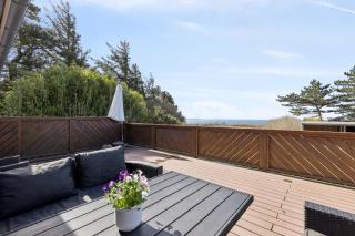 Holiday Home With Fantastic Sea View - 4