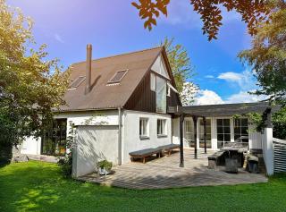 Lovely Year-Round Home With Sea View - 9