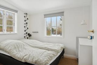 Cosy Beachfront Holiday Home For Families - 4