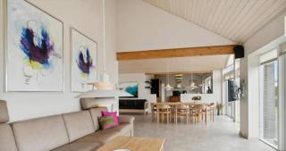 Bright And Lovely Seaside Holiday Home - 4