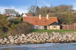 Family-Friendly Beachside Holiday Home - 3