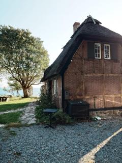 Historic Holiday Idyll Close To The Water - 8