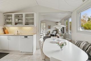 Cozy Holiday Home With Sauna And Hot Tub - 4