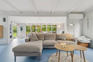 Renovated Holiday Home Near Water And Nature - 1