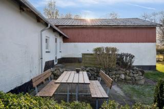 Calm Holiday Home With Great Outings - 4