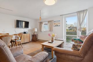 Calm Holiday Home With Great Outings - 2