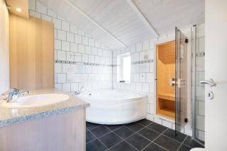 Holiday Home With A Spa And Sauna By The Water - 1