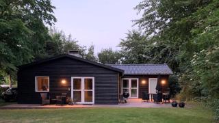 Bright Holiday Home In Green Surroundings - 9