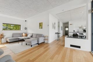 Sea View And Comfort In Architect-Designed Home - 1