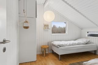 Charming Cottage Near The Water - 2