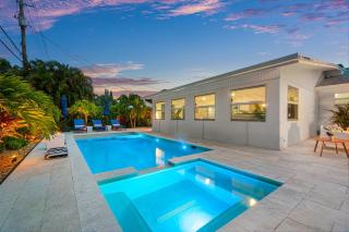 Private Heated Pool & Spa Designer By the Beach - 0