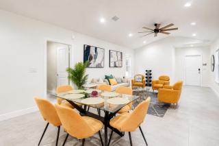 New Modern Coastal Retreat Near Beach & Downtown! - 5