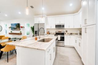 New Modern Coastal Retreat Near Beach & Downtown! - 4