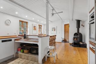 Cozy Cottage Near Swimming Lake - 5