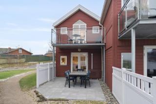 Holiday Apartment With Sea View - 9