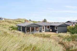 Well-Kept 70S Holiday Home Near The North Sea - 9